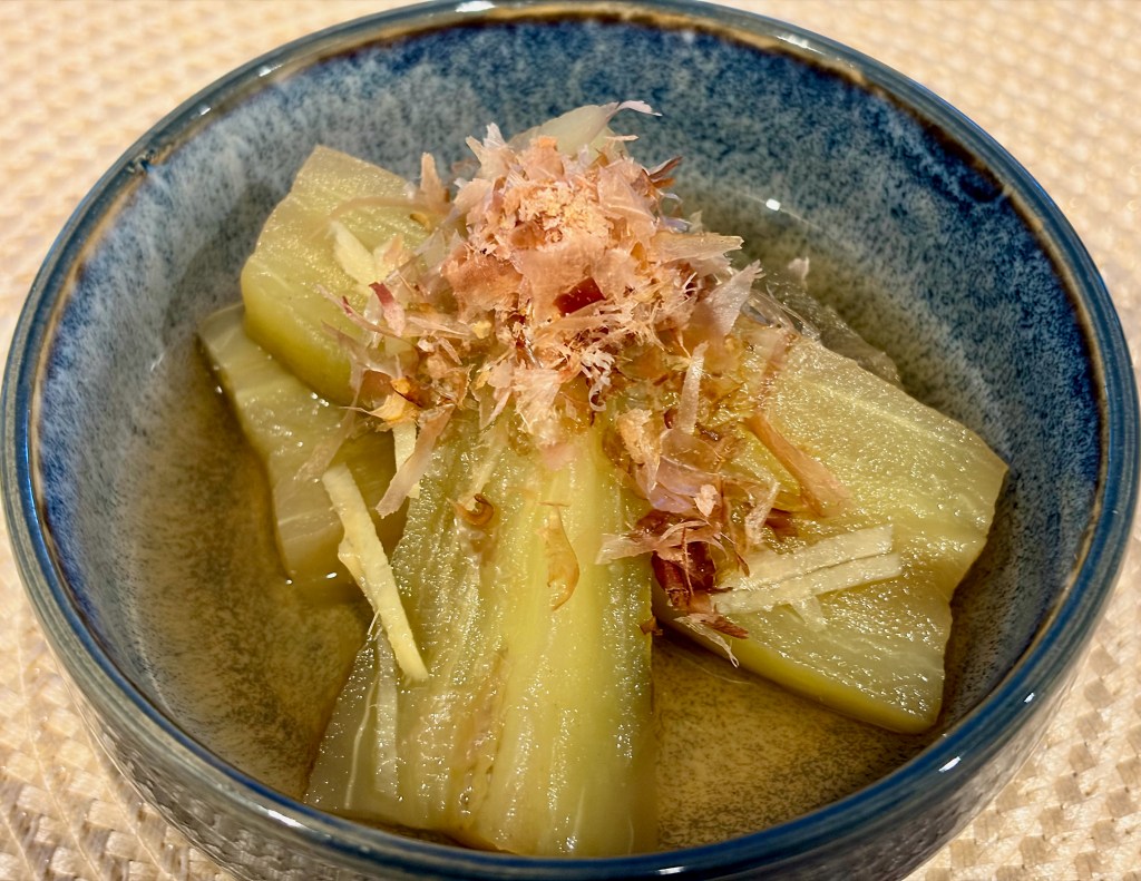 本日の一品。温かいままでも、冷めてからでも美味しく頂ける、米茄子の煮浸し。