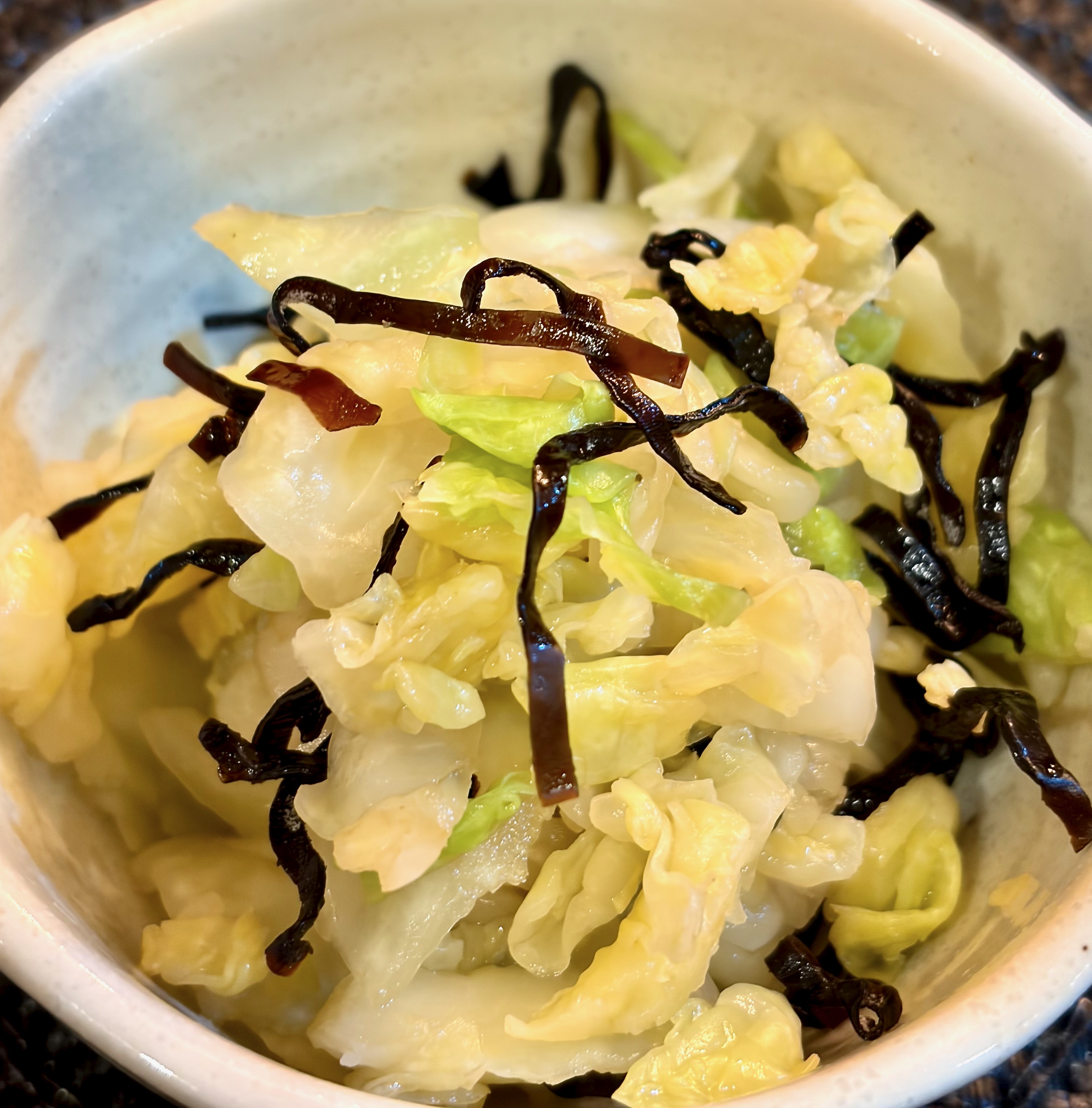 シャキシャキキャベツの浅漬け風　塩昆布和え Lightly Pickled Crunchy Cabbage Tossed with Shio Kombu